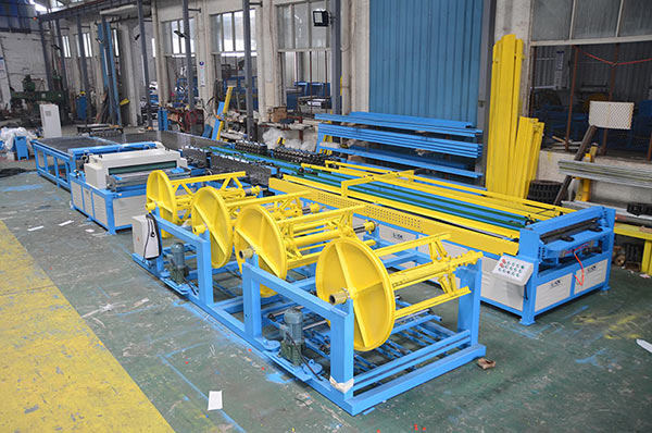 Auto duct making machine