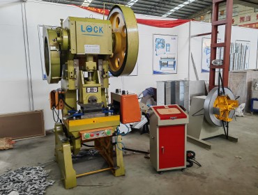 LOCK—40 Ton automatic corner punching machine